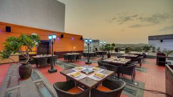 2 restaurants, breakfast, lunch, dinner served; Asian cuisine