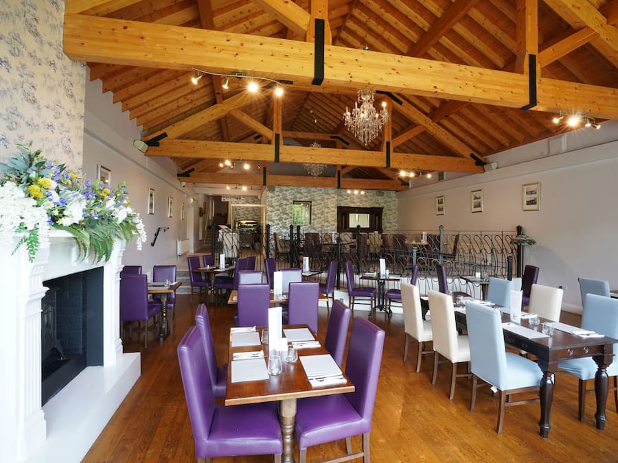 Déjeuner, dîner et souper servis sur place