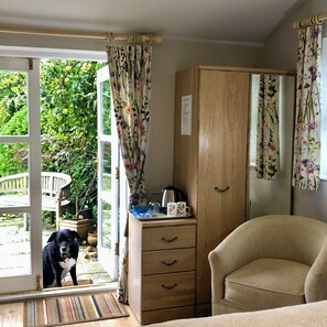 Chambre Double Standard, vue jardin | Draps en coton égyptien, literie de qualité supérieure