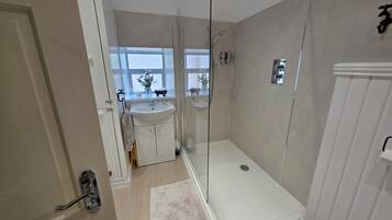 Shower, free toiletries, hair dryer, towels