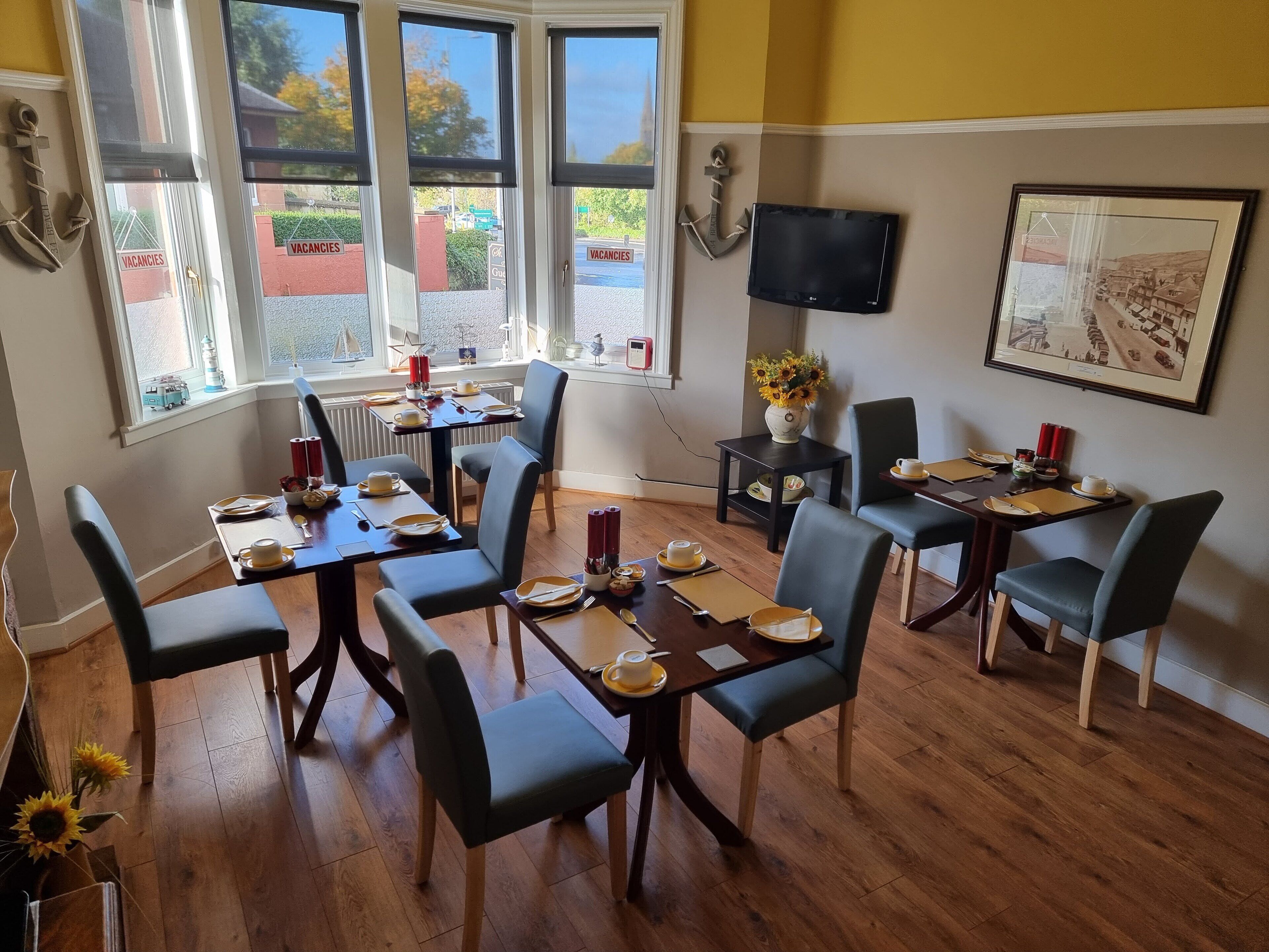 Daily full breakfast (GBP 7.00 per person)