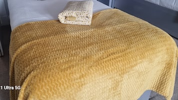 Twin Room, Ensuite | Iron/ironing board, free WiFi, bed sheets