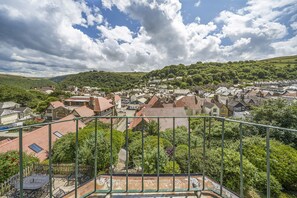 Double Room (Hill View) | Individually decorated, individually furnished, desk, iron/ironing board - Ingleside Guest House (Lynton)