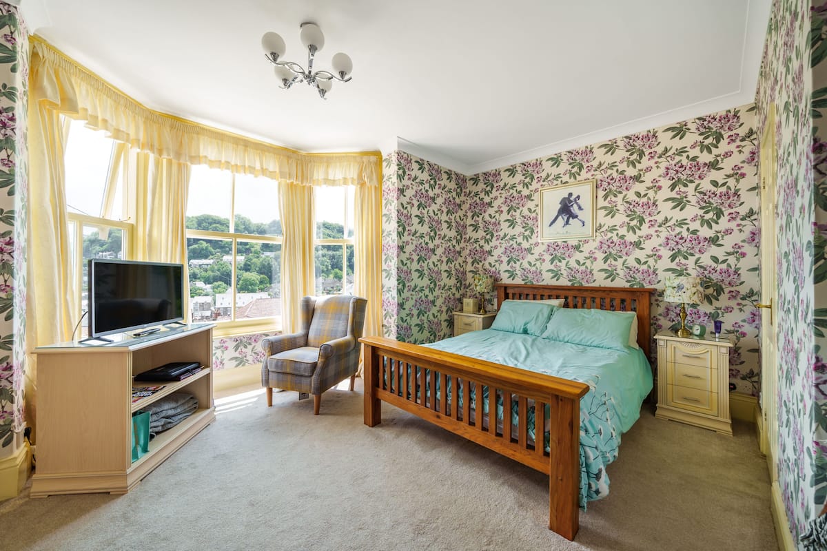 Double Room, City View | Individually decorated, individually furnished, desk, iron/ironing board