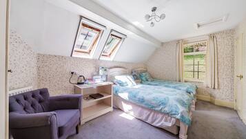 Twin Room, Garden View | Individually decorated, individually furnished, desk, iron/ironing board
