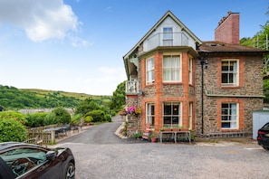 Front of property - Ingleside Guest House (Lynton)