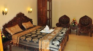 Quarto casal luxo | Camas Tempur-Pedic, frigobar, cofres nos quartos, Wi-Fi de cortesia