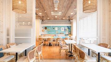 Daily buffet breakfast (JPY 1540 per person)