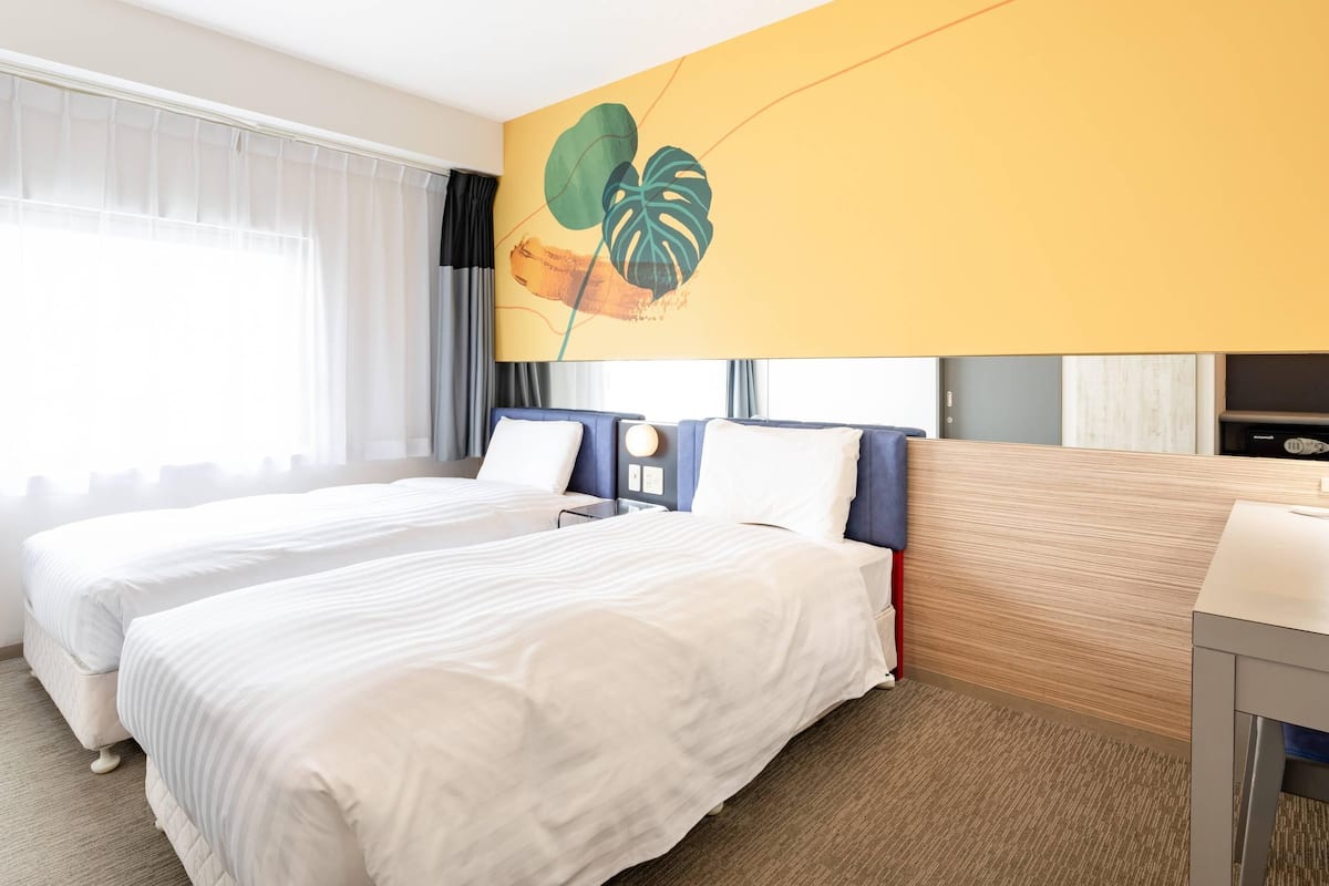 Standard Room, 2 Twin Beds, Non Smoking | Down comforters, in-room safe, desk, soundproofing