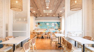 Daily buffet breakfast (JPY 1540 per person)