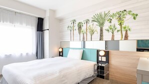 A hotel room with a large bed, a desk, a chair, a nightstand with a lamp, and a wall-mounted TV. - Comfort Inn Naha Tomari Port (Naha)