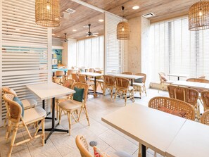 Daily buffet breakfast (JPY 1540 per person)