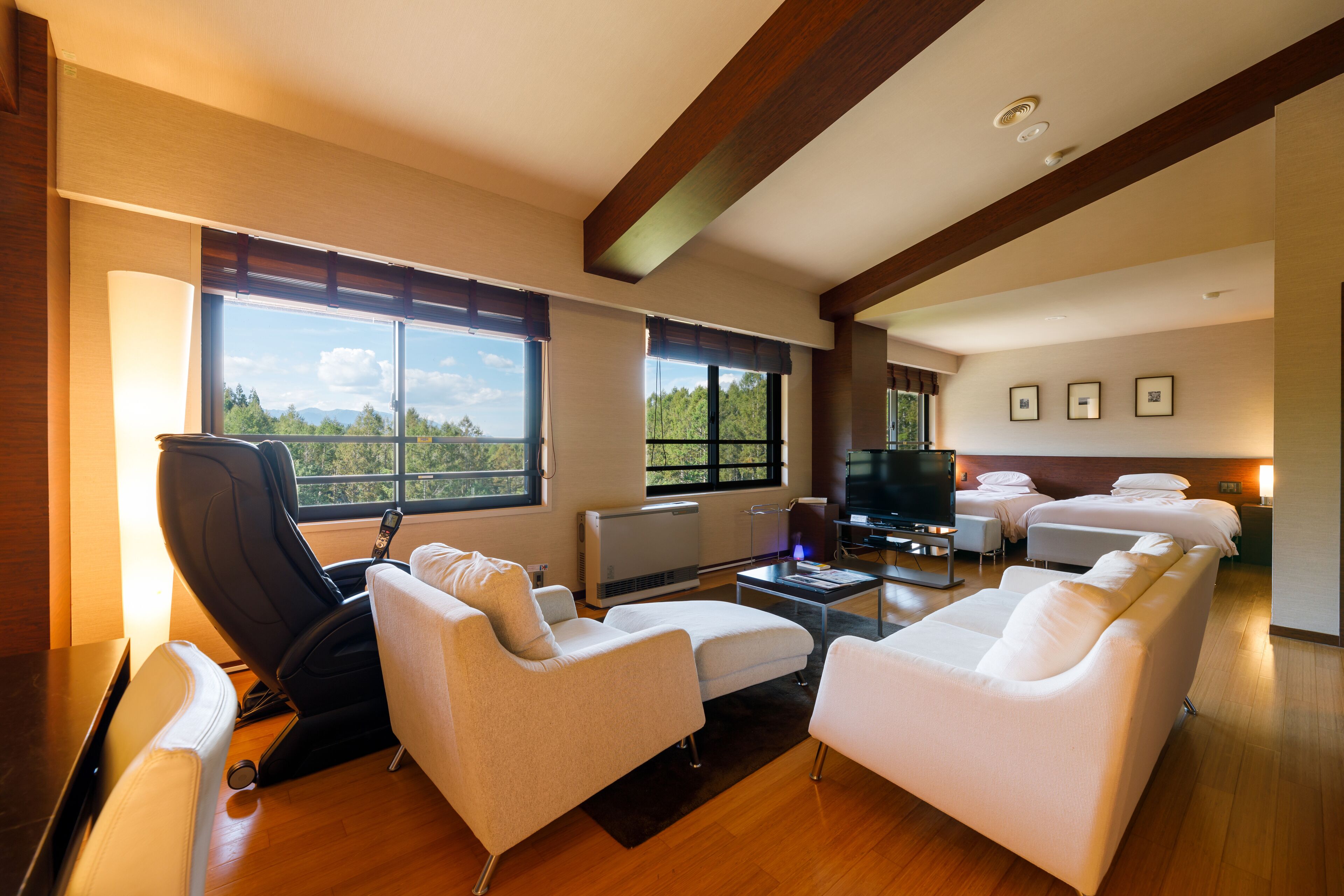 房內夾萬、獨特設計、獨特裝修、書桌