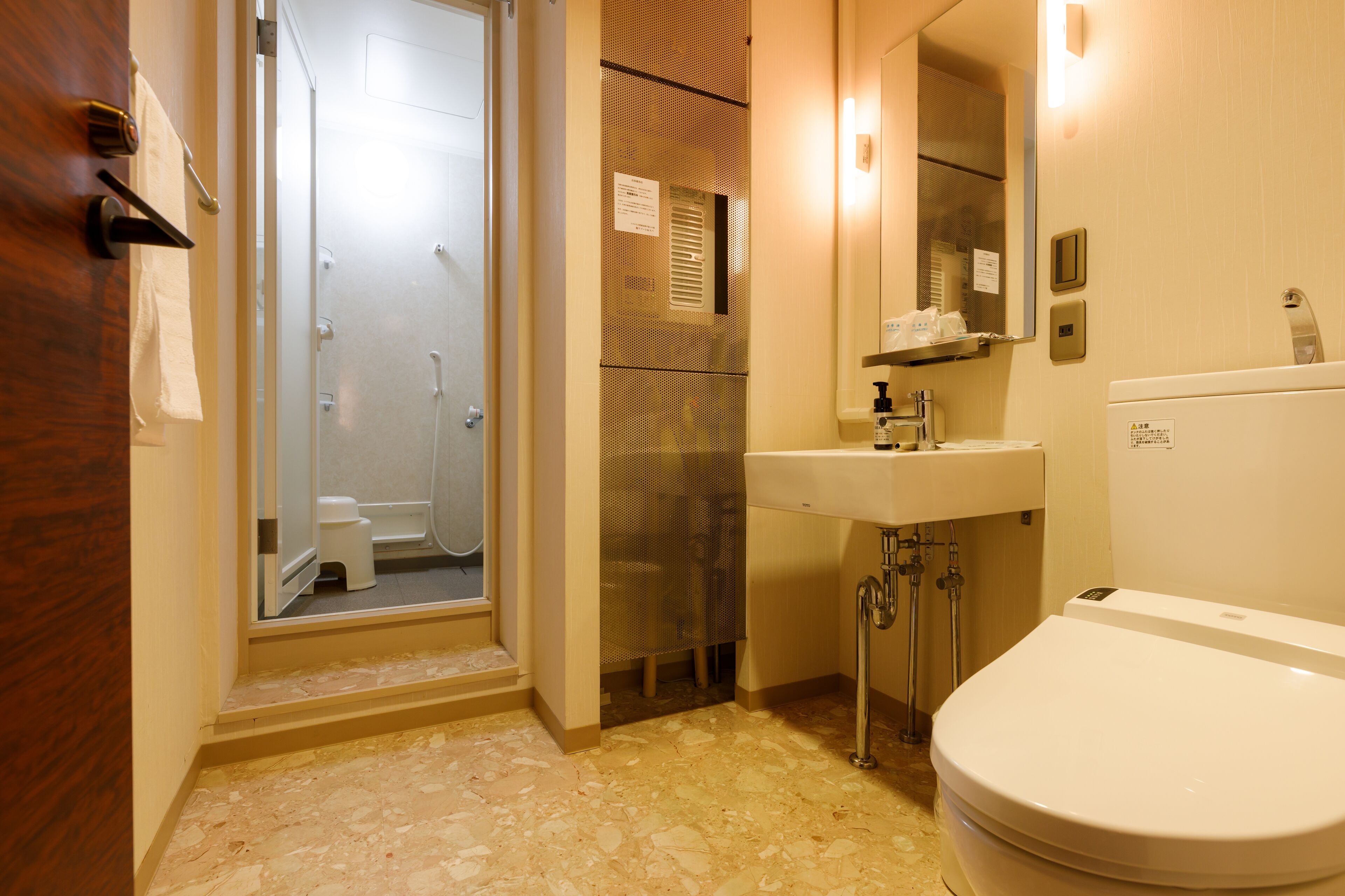 combined shower/bathtub, deep-soaking bathtub, free toiletries