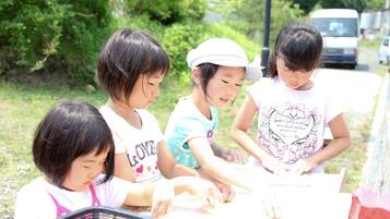 Guests can participate in collaborative activities in a serene natural setting.