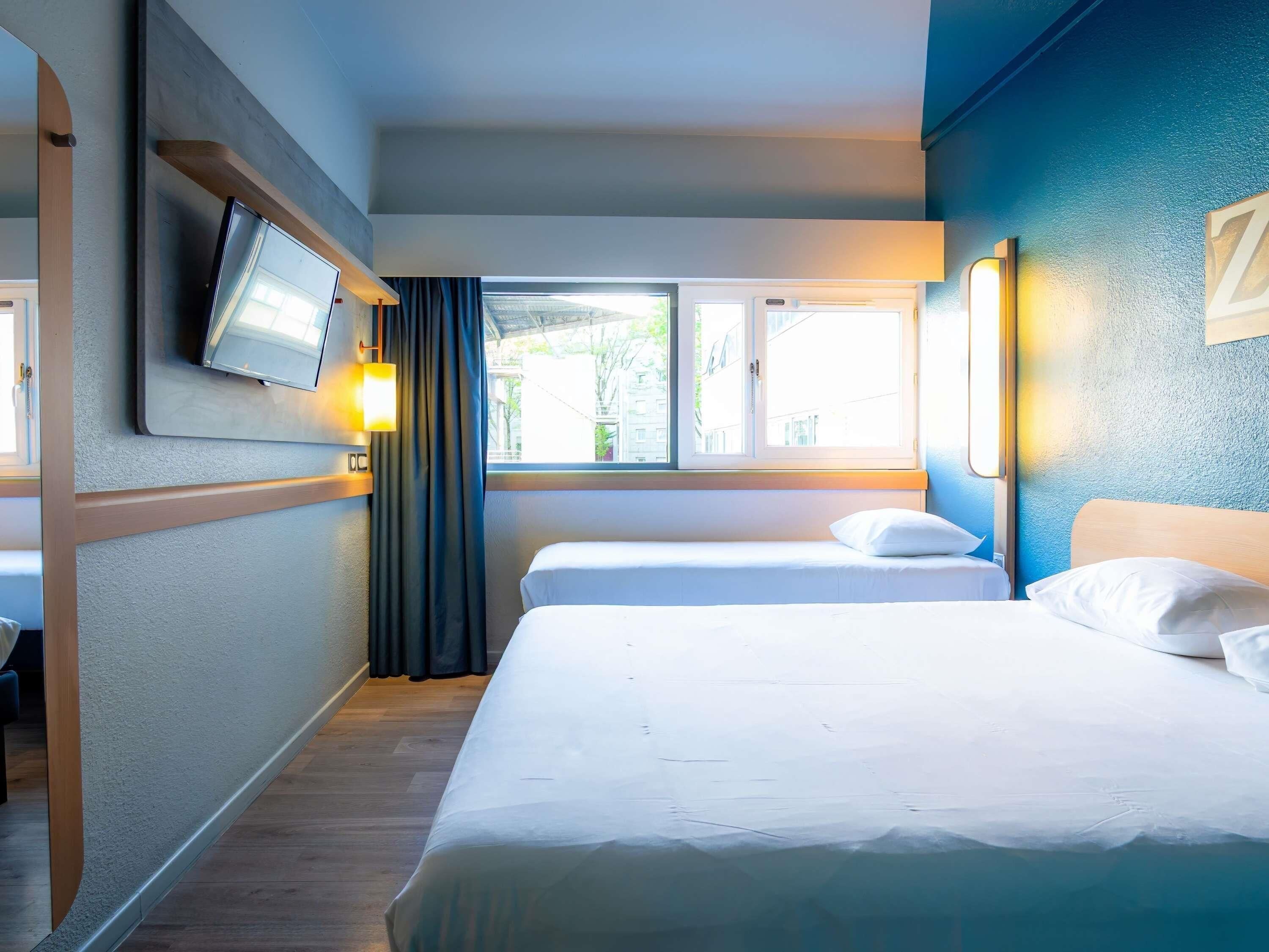 Triple Room, Multiple Beds | Desk, laptop workspace, blackout drapes, soundproofing