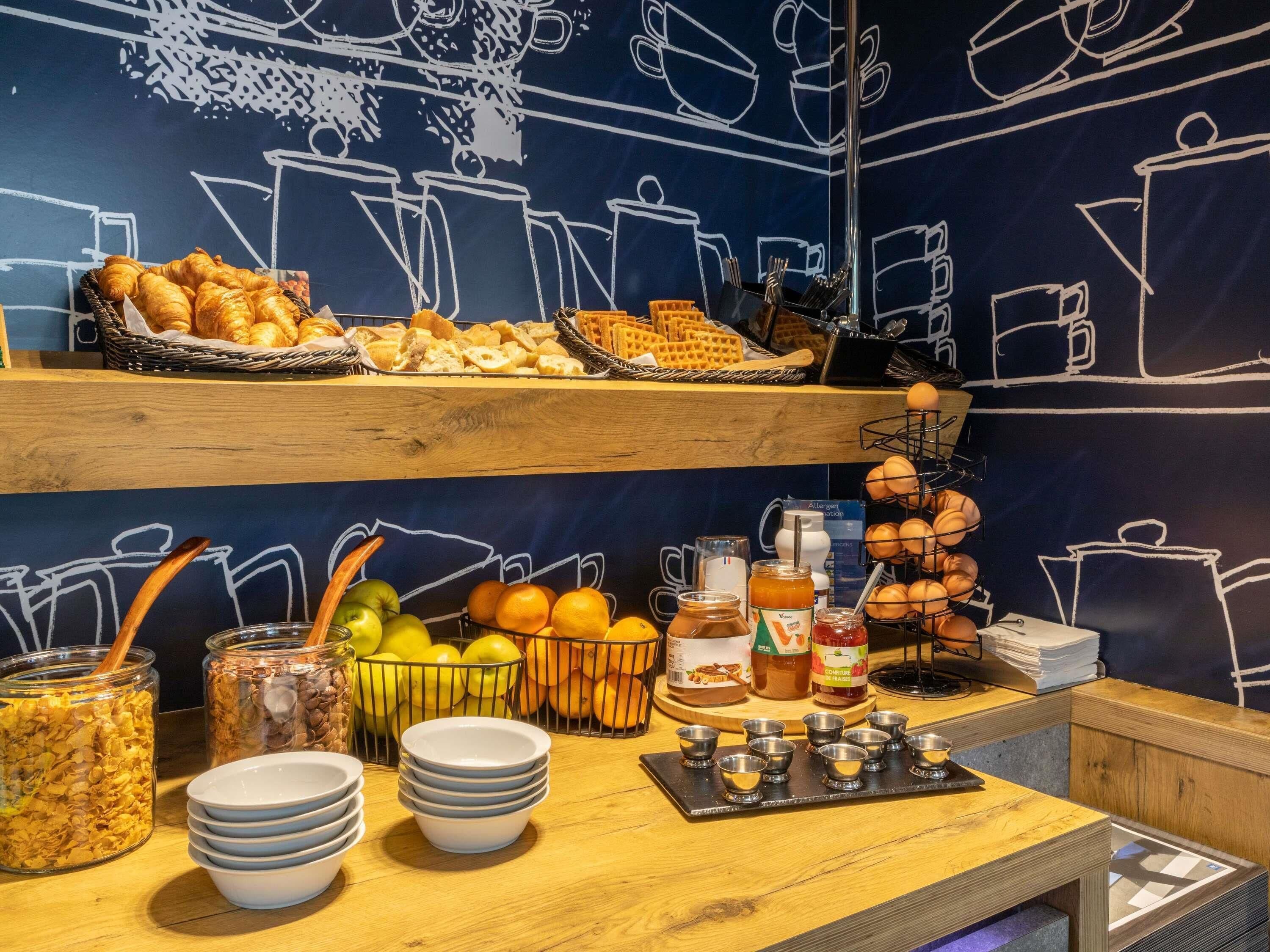Daily buffet breakfast (EUR 9.5 per person)