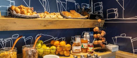 Päivittäinen buffetaamiainen (9.5 EUR per henkilö)