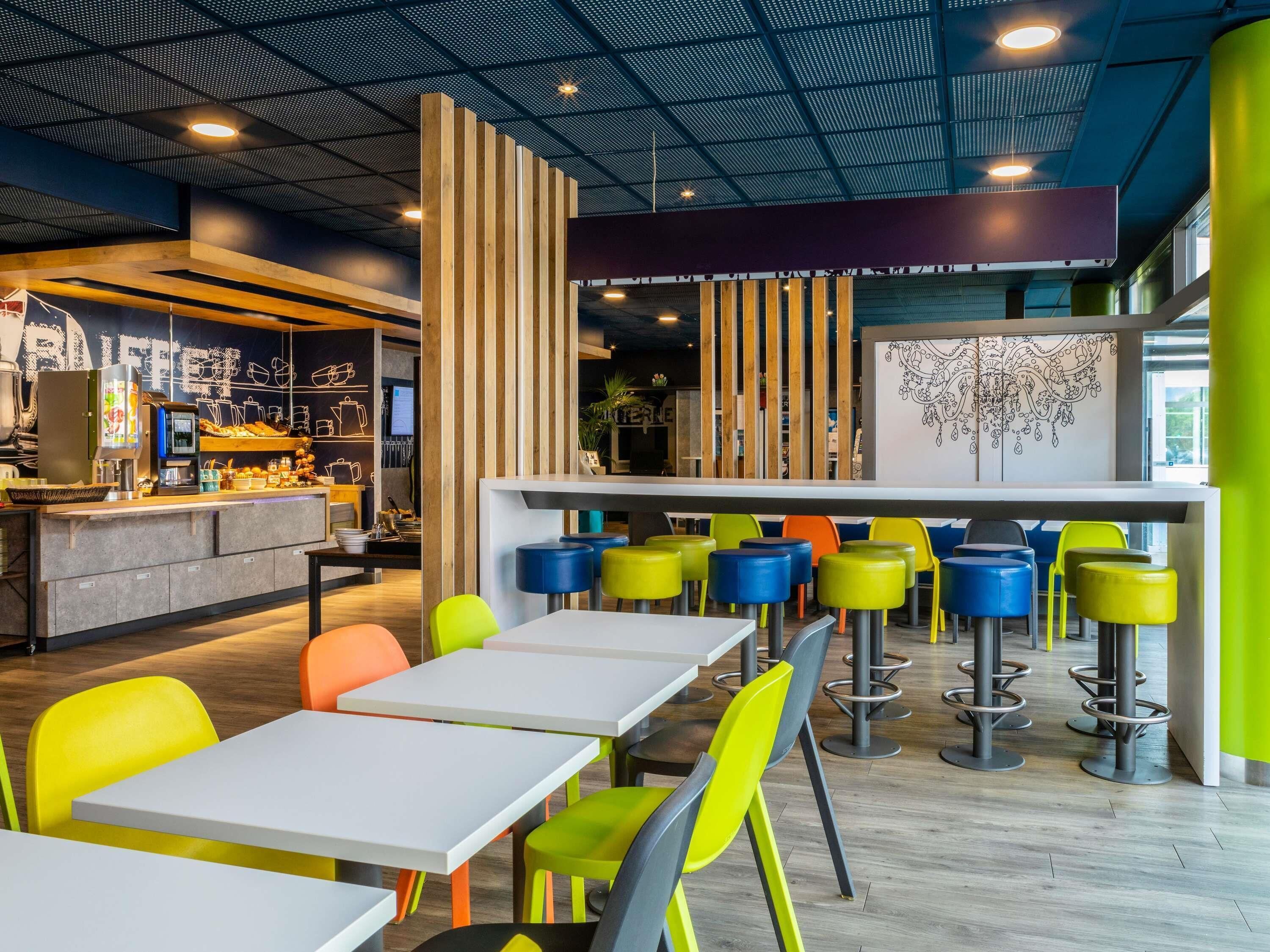 Petit déjeuner buffet (9.5 EUR par personne)