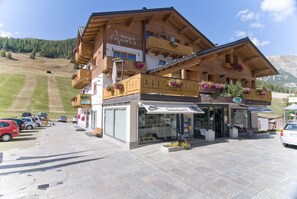 Free self-parking - Al Nin Hotel&Spa (Livigno)