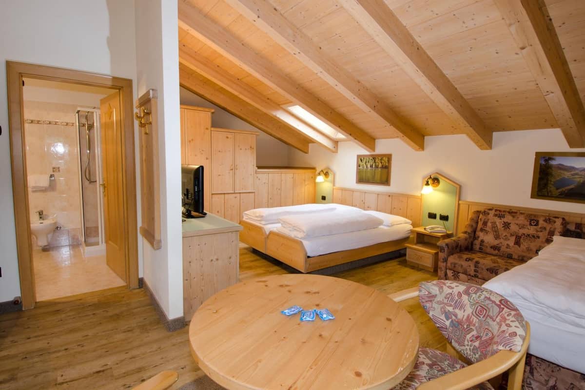 premium bedding, in-room safe, desk, blackout curtains