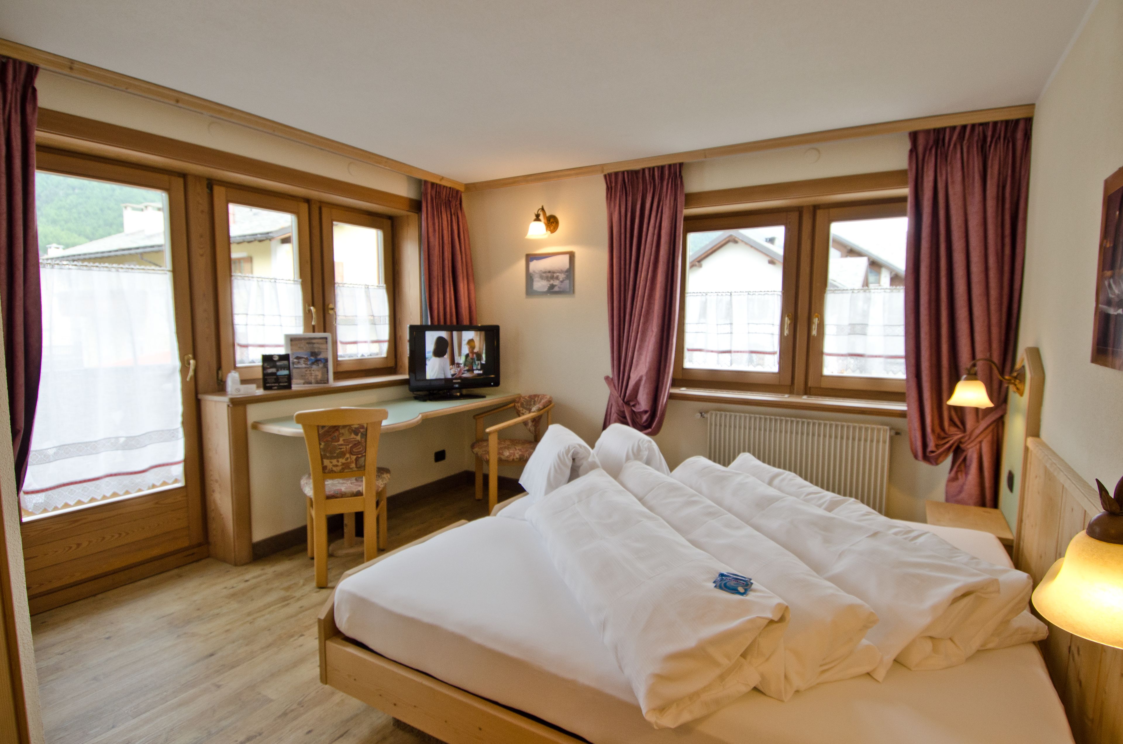 premium bedding, in-room safe, desk, blackout curtains