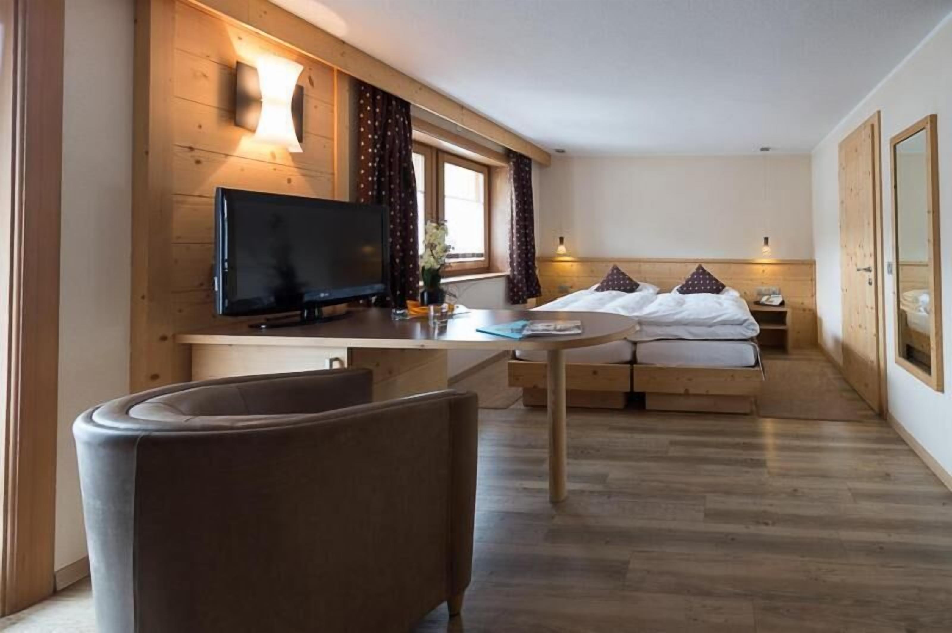 premium bedding, in-room safe, desk, blackout curtains