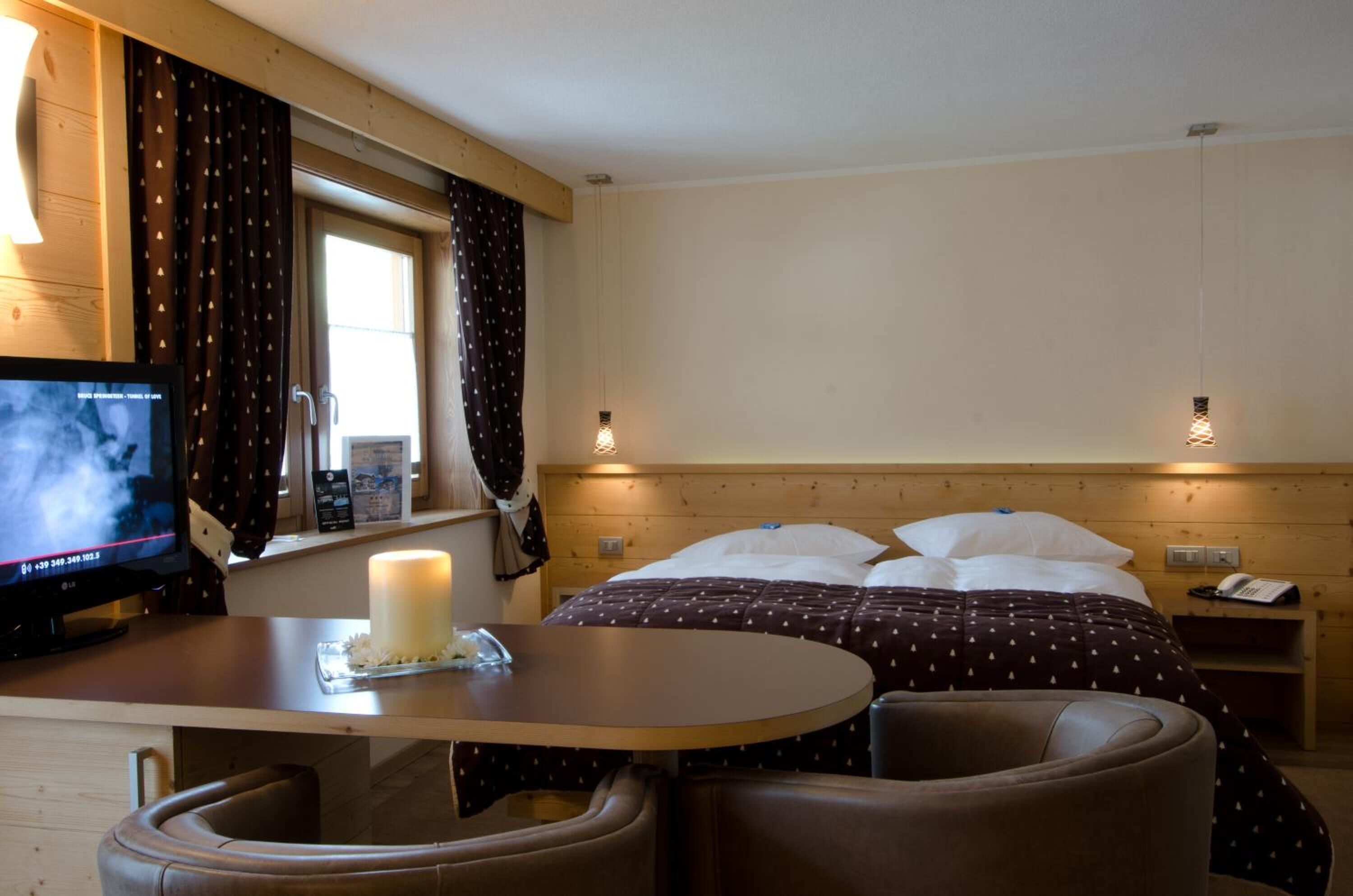 premium bedding, in-room safe, desk, blackout curtains