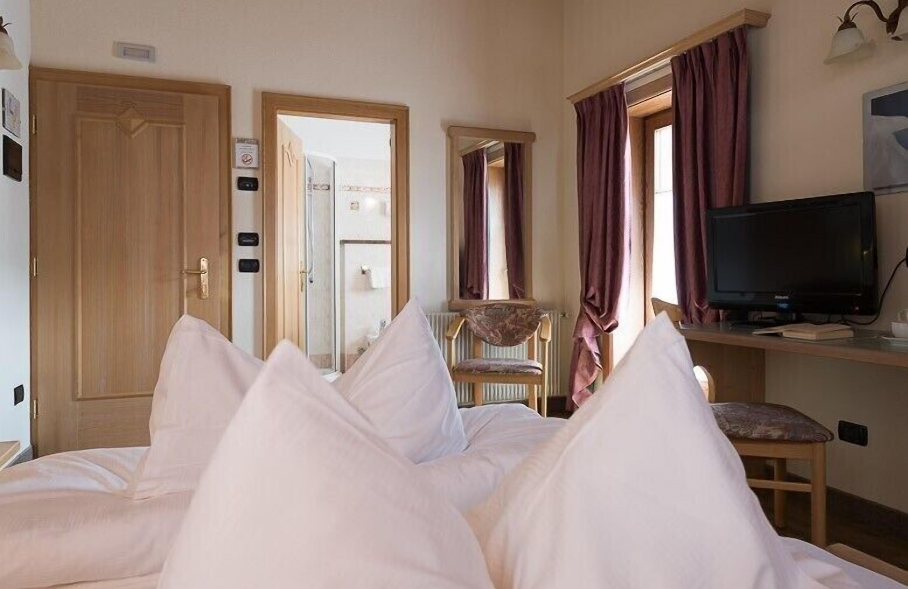 premium bedding, in-room safe, desk, blackout curtains