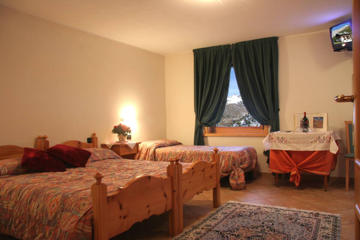 Desk, blackout curtains, cots/infant beds, free WiFi