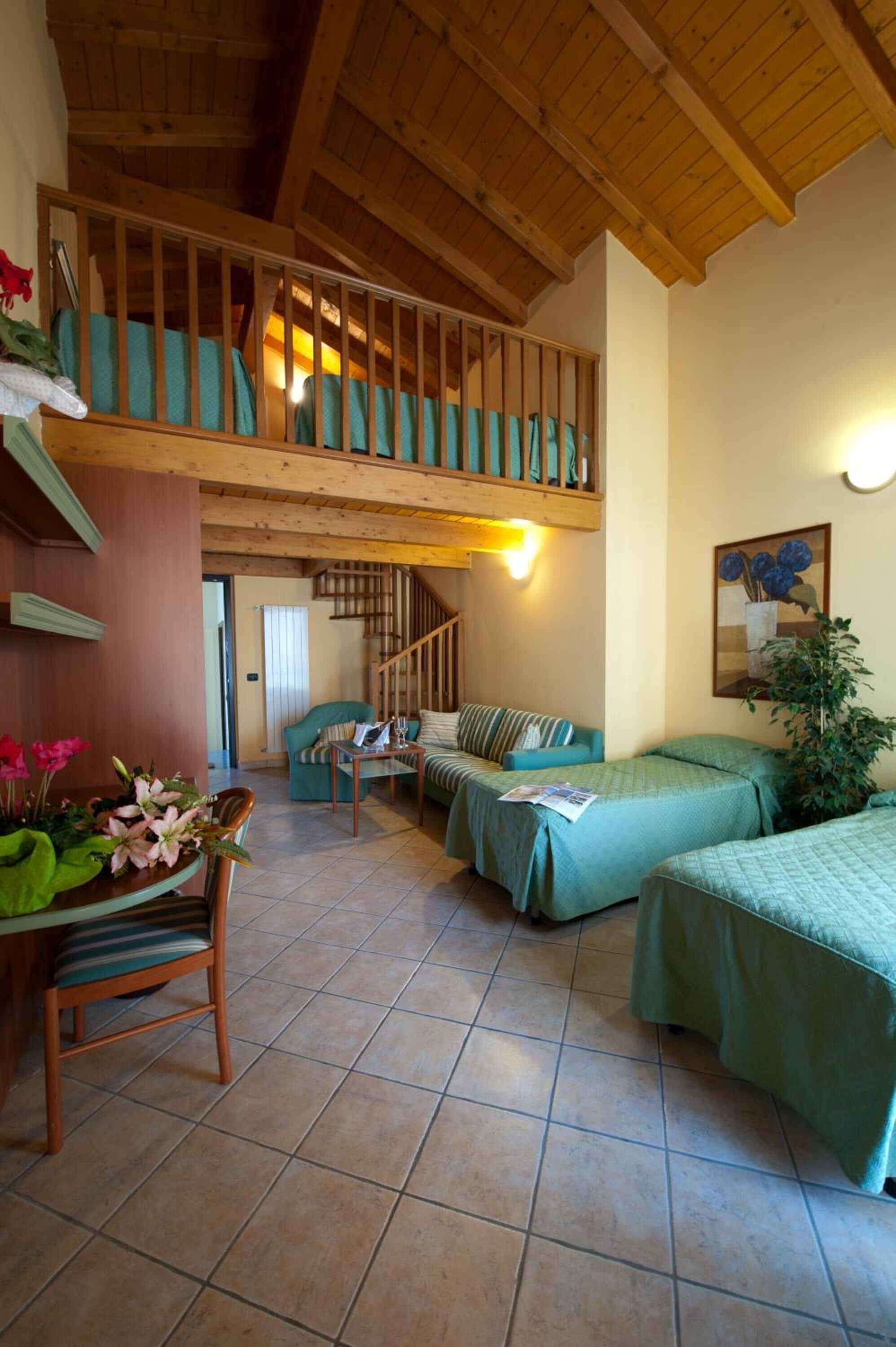 1 chambre, bureau, rideaux occultants, fer et planche à repasser