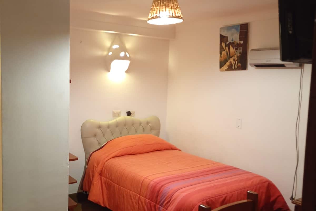 ห้องเบสิกซิงเกิล | ตู้นิรภัยในห้องพัก, ห้องเก็บเสียง, Wi-Fi ฟรี, ผ้าปูที่นอน