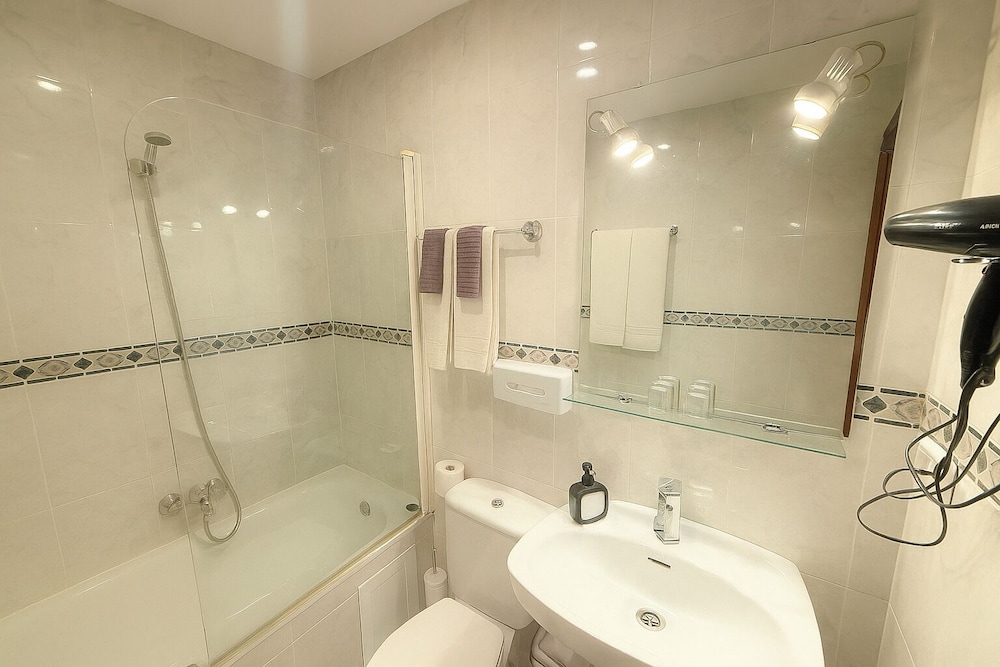 Hostal Concejo by null