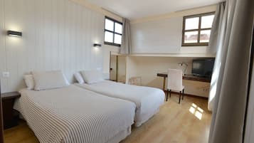 Twin Room, 2 Twin Beds | Rollaway beds, free WiFi, bed sheets
