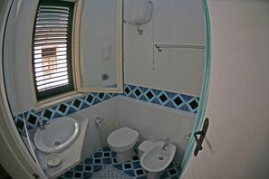 Family Quadruple Room, Sea View | Bathroom | Shower, rainfall showerhead, free toiletries, hair dryer