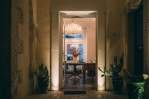 Property entrance - La D�épendance (Noto)