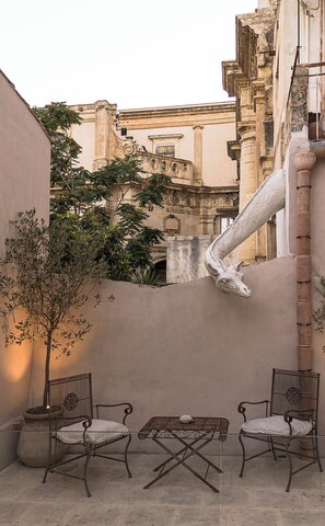 Exclusive Suite, Pool View | Terrace/patio - La Dépendance (Noto)