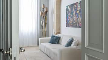 Exclusive Suite, Pool View | Living area | 32-inch flat-screen TV with digital channels