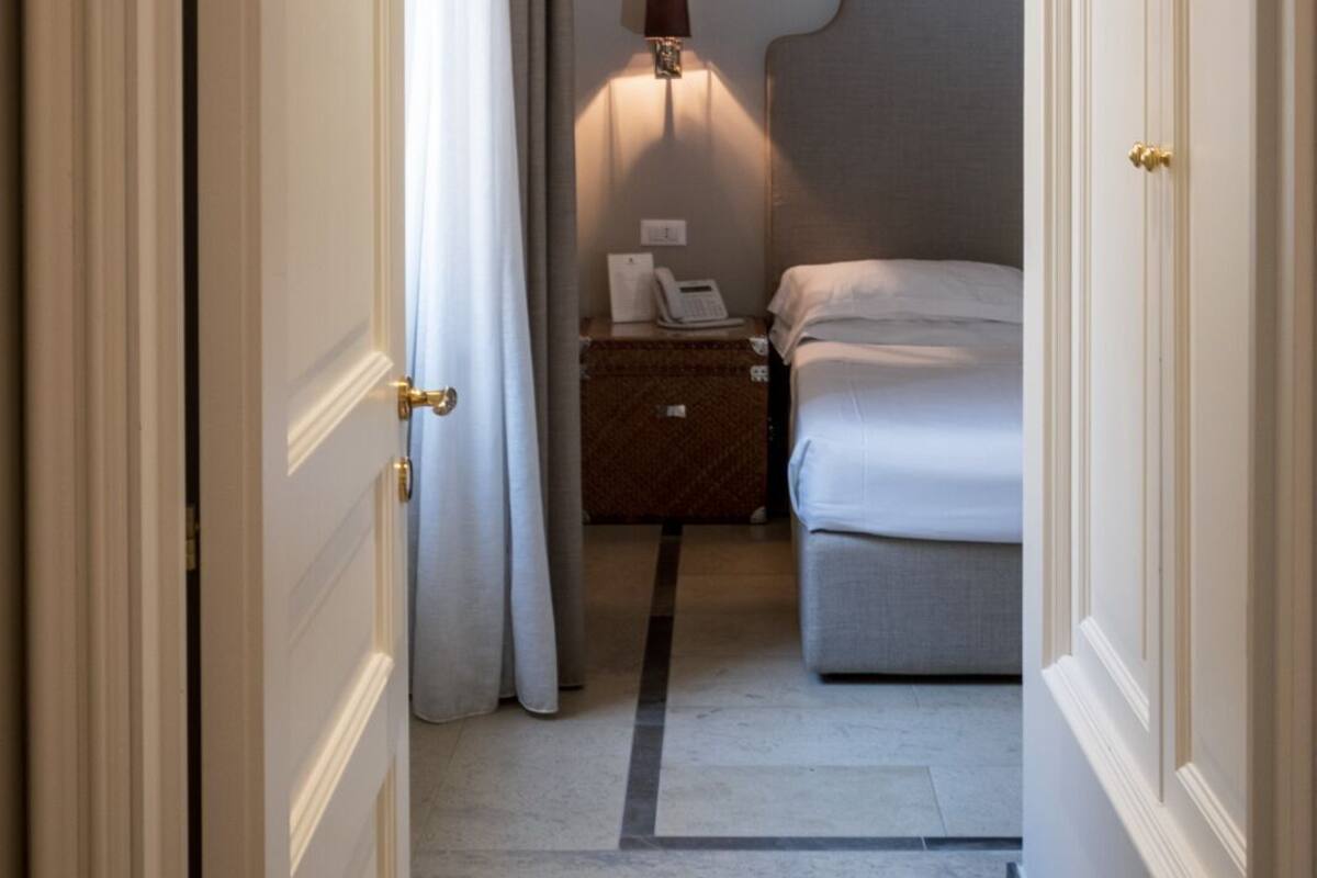 1 bedroom, Frette Italian sheets, premium bedding, down duvets