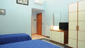 Minibar, Zimmersafe, individuell dekoriert, individuell eingerichtet