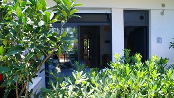 Estudio estándar, 1 habitación, junto a la piscina | Terraza o patio