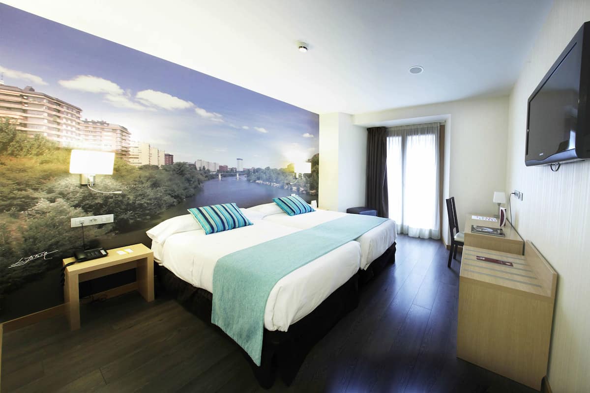 Chambre Double Standard, vue ville | Bureau, chambres insonorisées, Wi-Fi, draps fournis