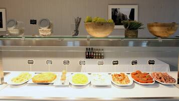 Dagelijks ontbijtbuffet (EUR 32 per persoon)