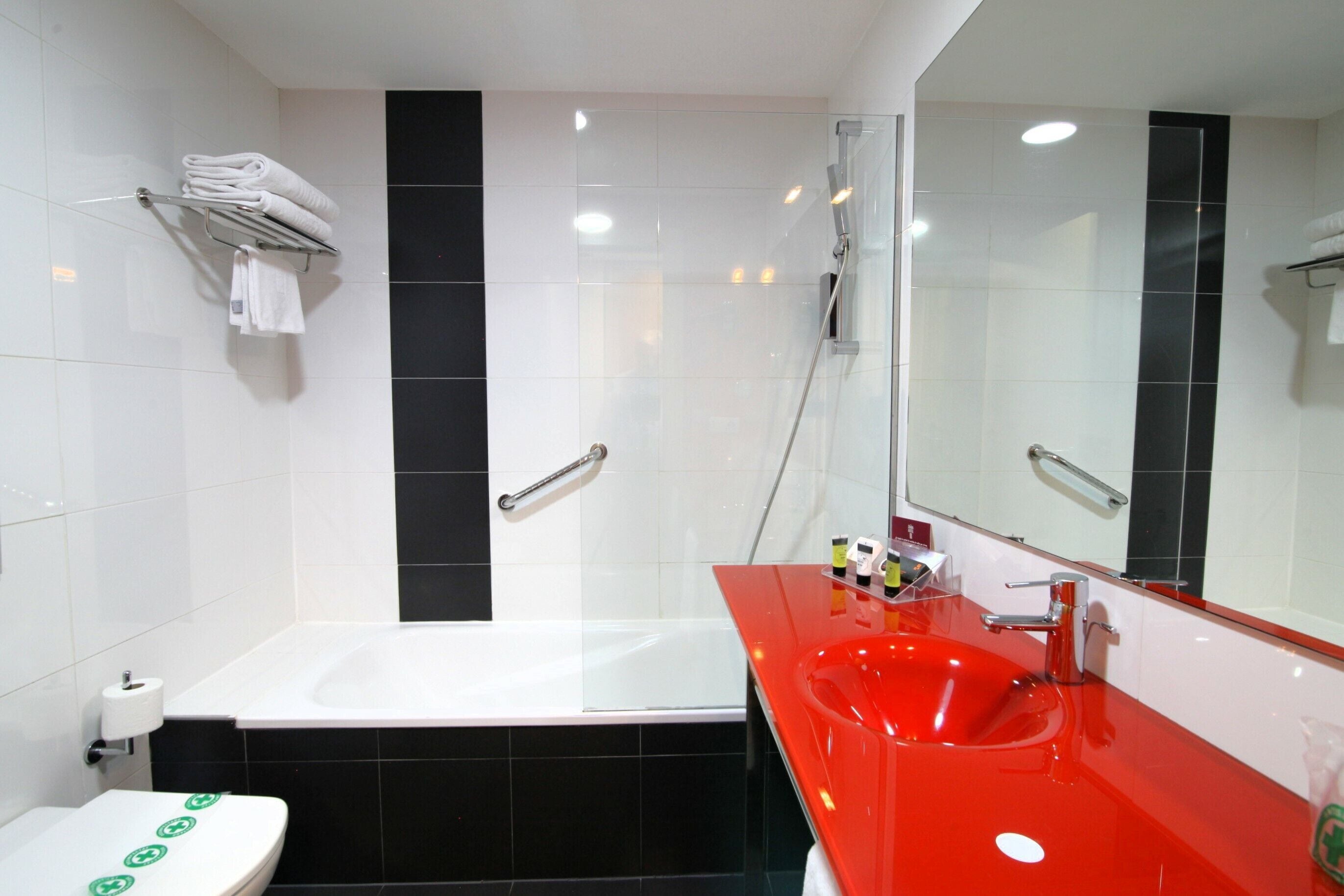 standard double room, 1 double or 2 single beds | bathroom | shower, free toiletries, hair dryer, towels