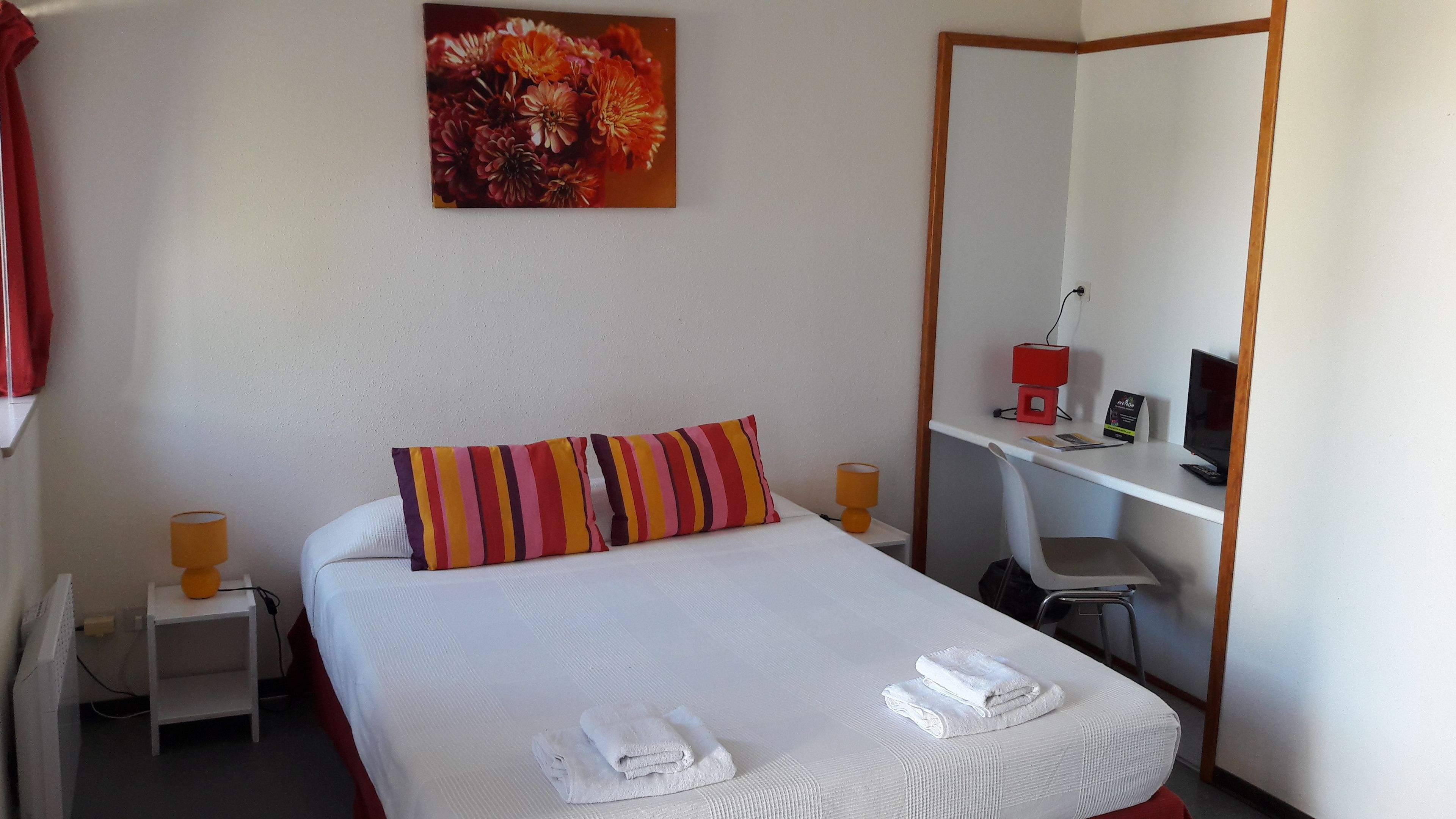 free wifi, bed sheets, wheelchair access