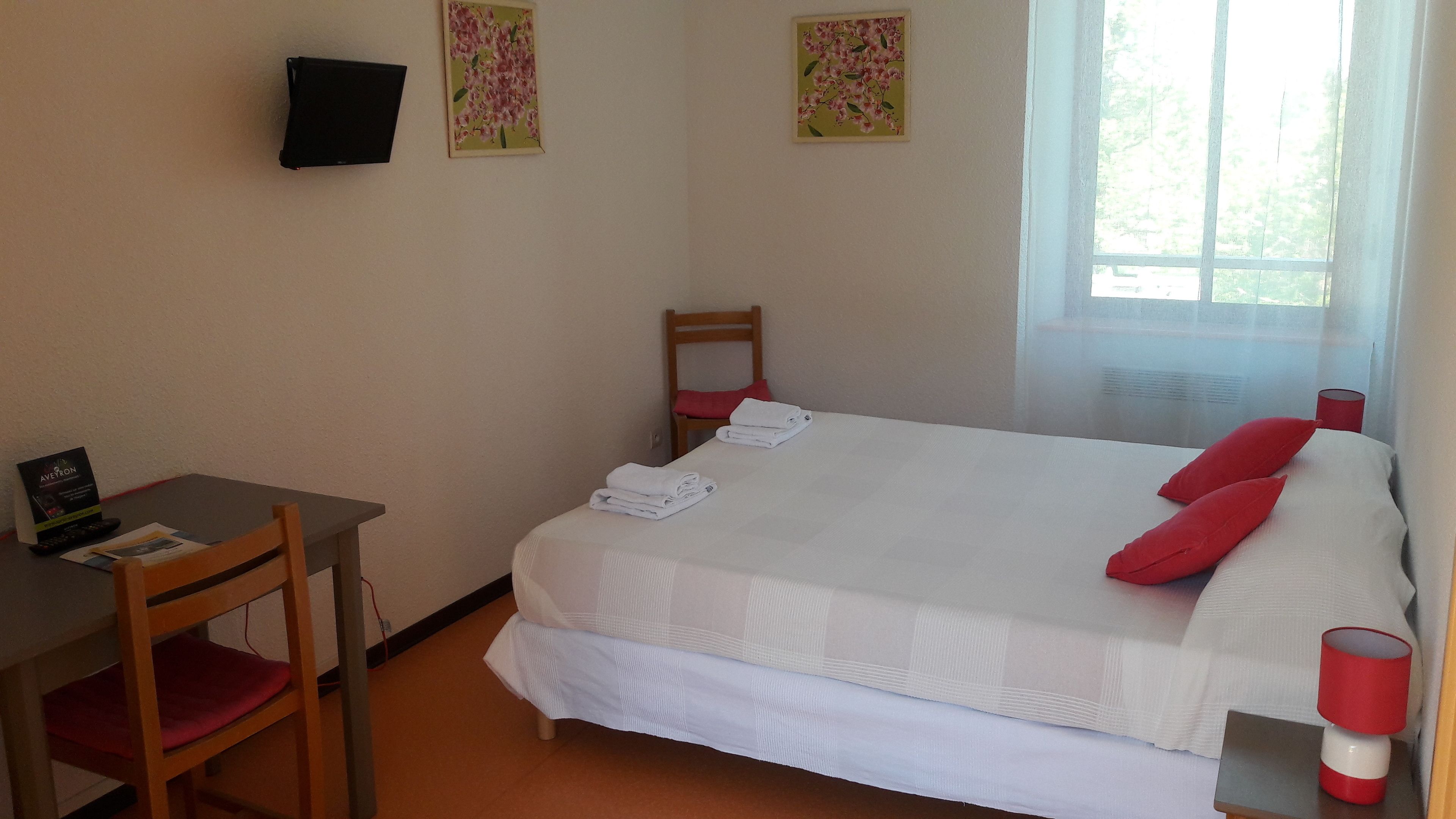 standard double room | free wifi, bed sheets, wheelchair access