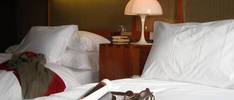 Sengetøy av topp kvalitet, safe på rommet og skrivebord