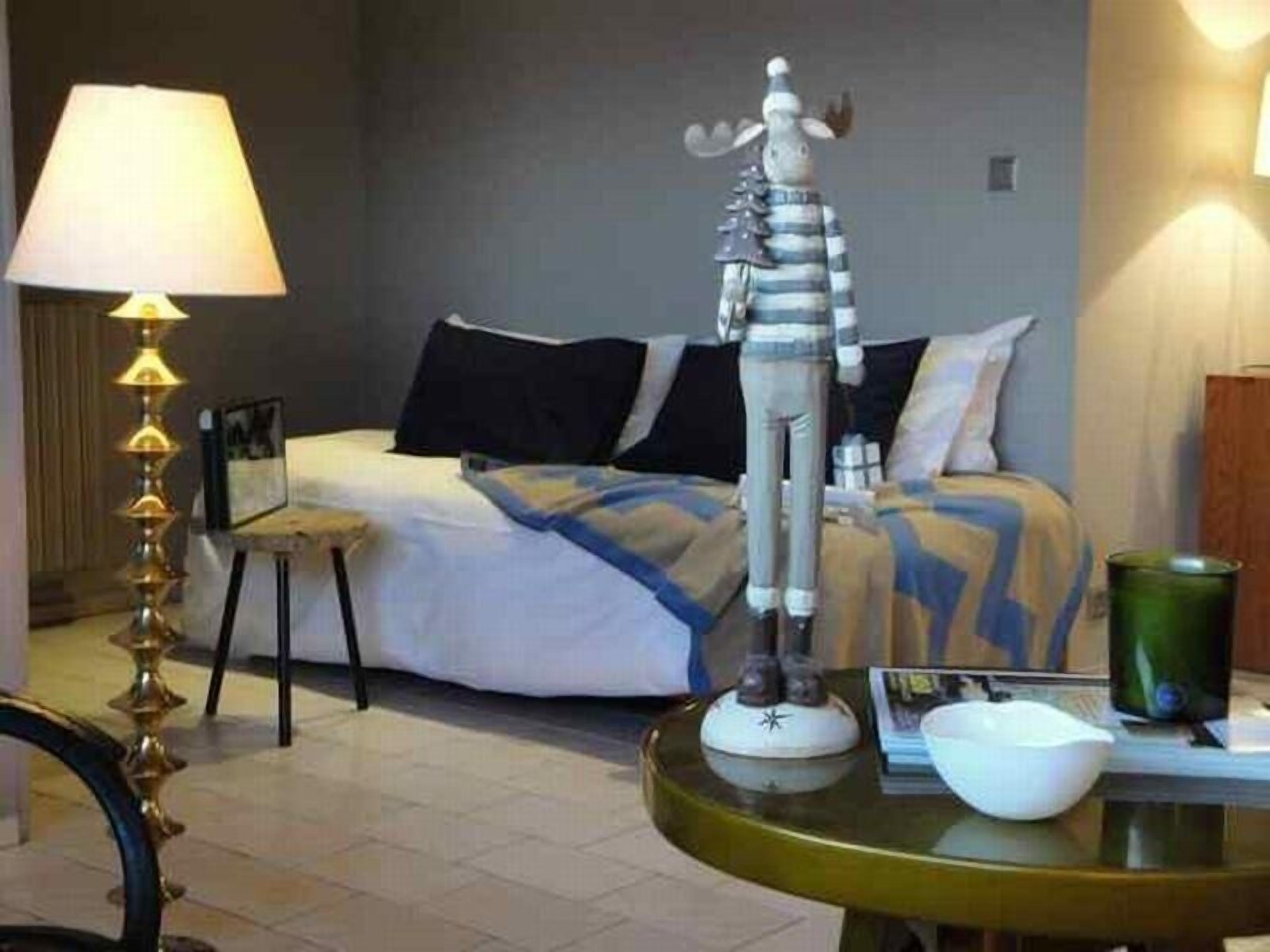 Premium bedding, in-room safe, desk, blackout curtains