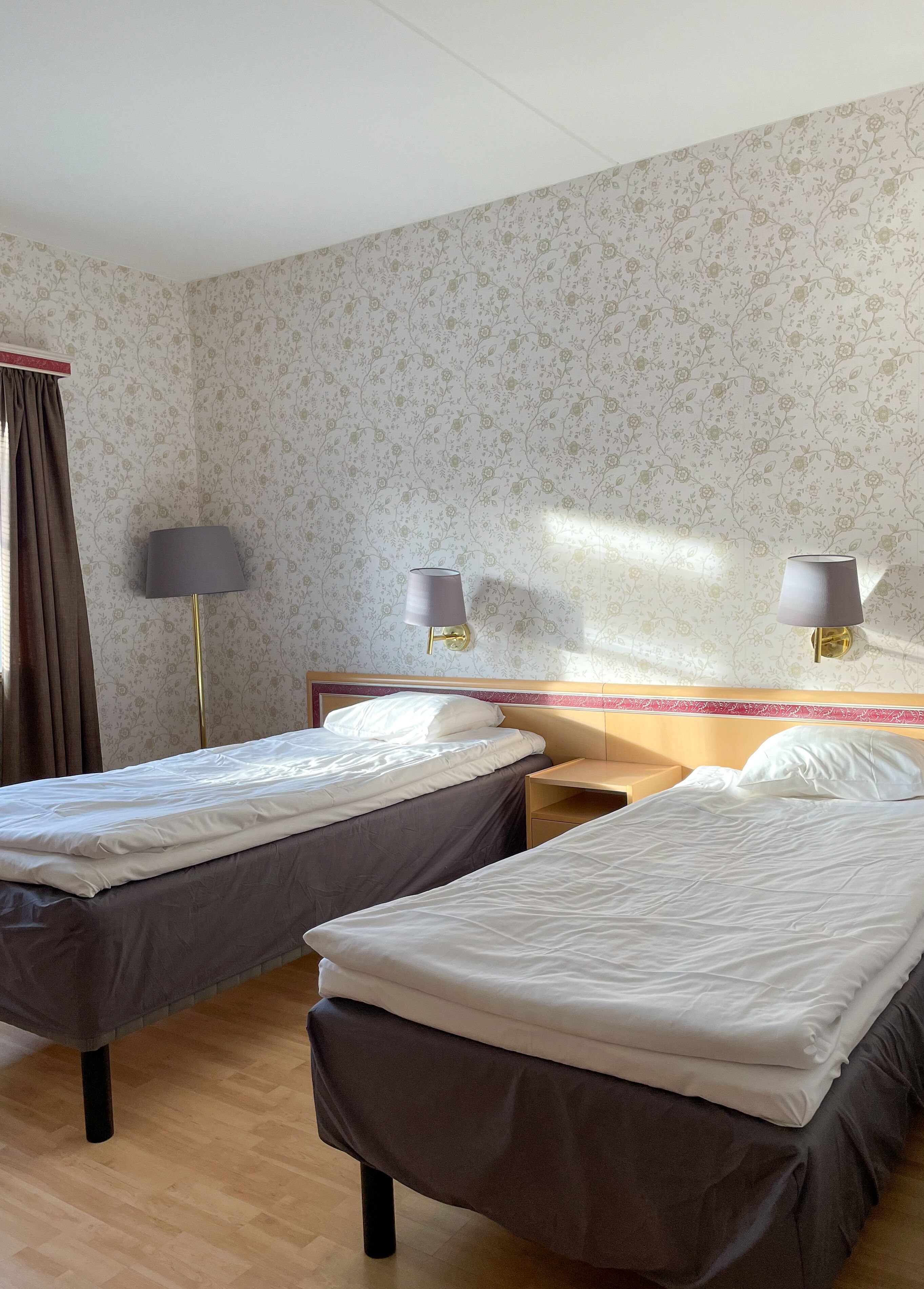 desk, iron/ironing board, cots/infant beds, rollaway beds