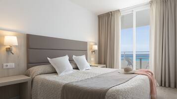 Familierom, balkong (4 adults) | Safe på rommet og wi-fi (mot et tillegg)